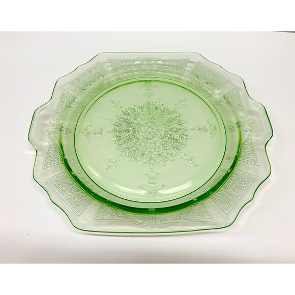 Uranium Glass Serving Plate, VTG 30s UV Glow Princess Pattern 10x11 inch Platter - Picture 2 of 4
